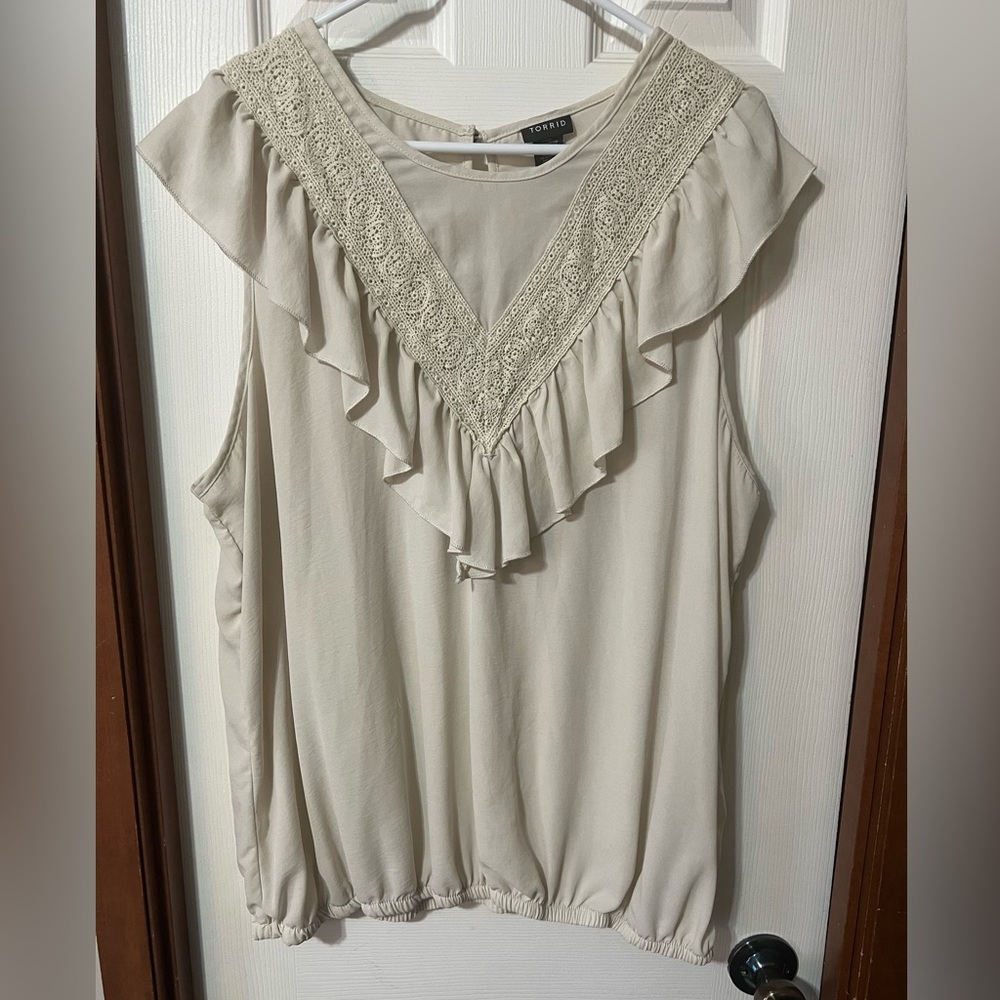 Cream sleeveless top, torrid